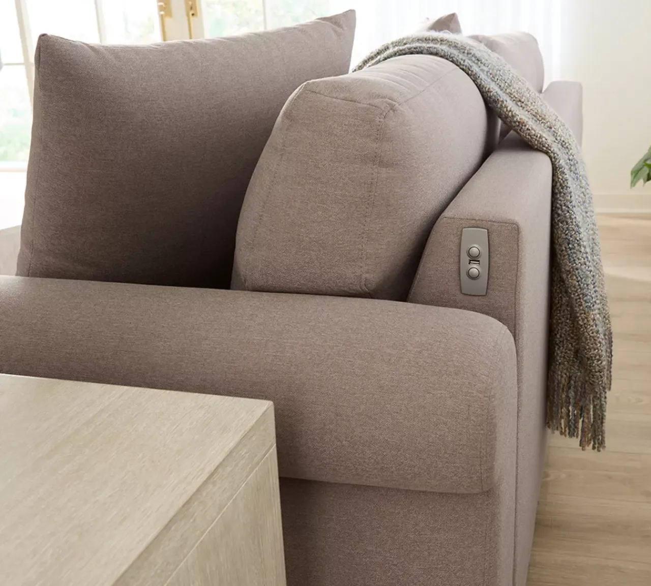 Havertys Candace Power Sleeper