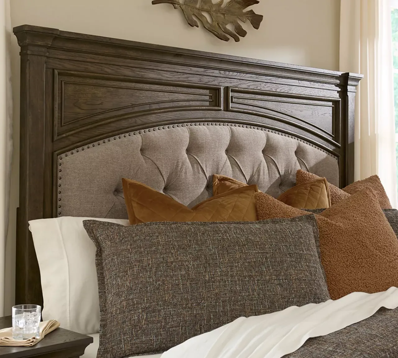 Havertys Laurel Canyon Upholstered Bed Hot