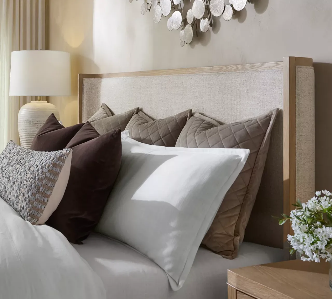 Havertys Lynwood Upholstered Bed New