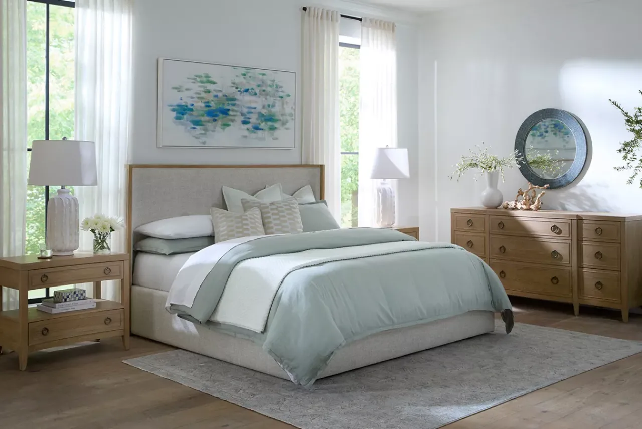 Havertys Lynwood Upholstered Bed New