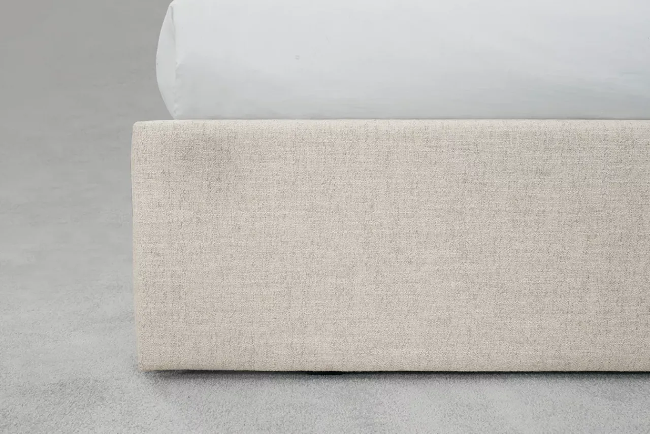 Havertys Lynwood Upholstered Bed New