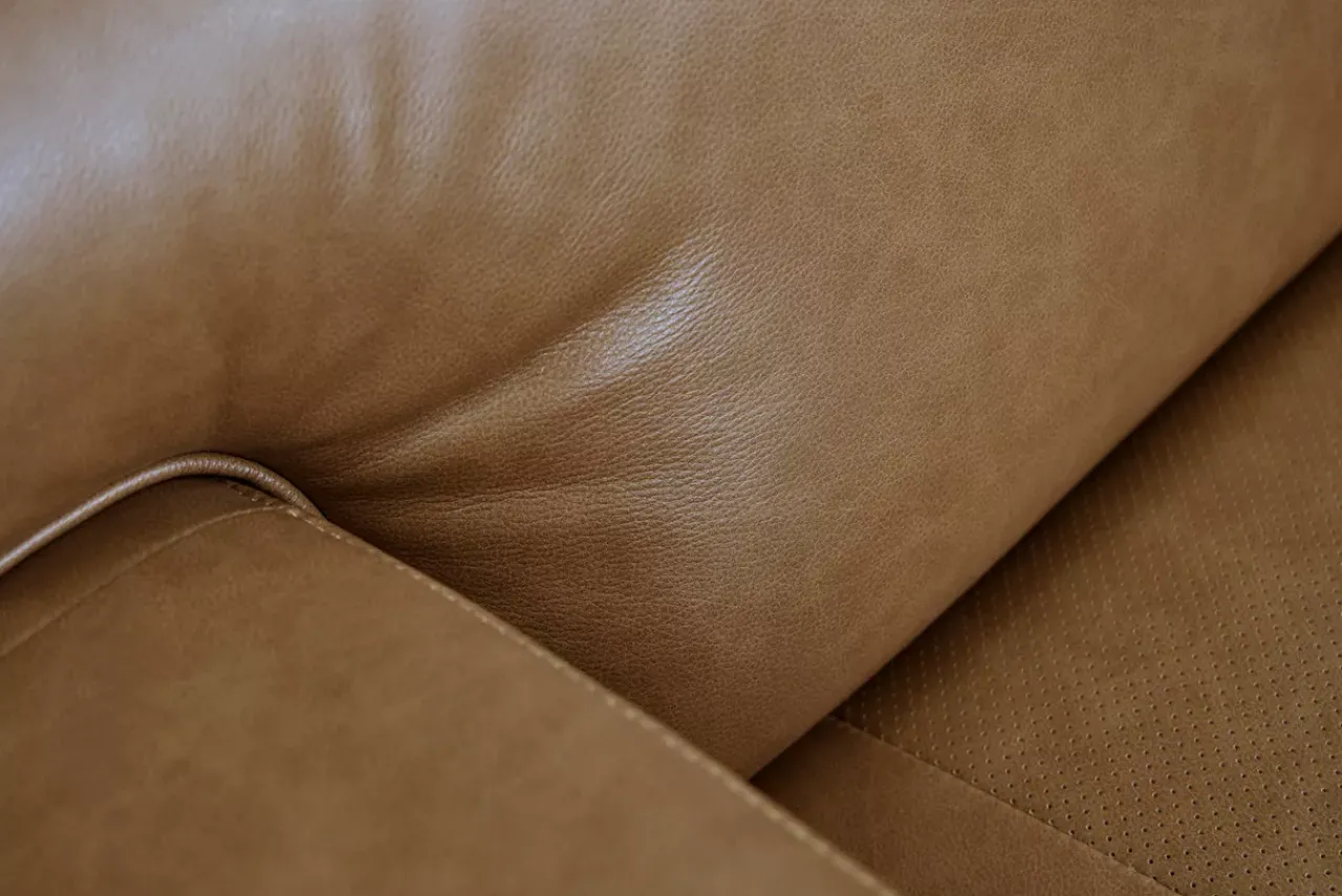 Havertys Milton Power Loveseat Saddle New